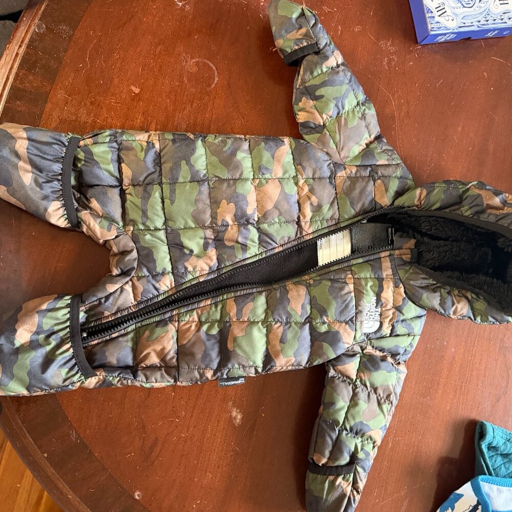 NWOT North Face Infant 0-3M Snow Suit Insulated Camo Print